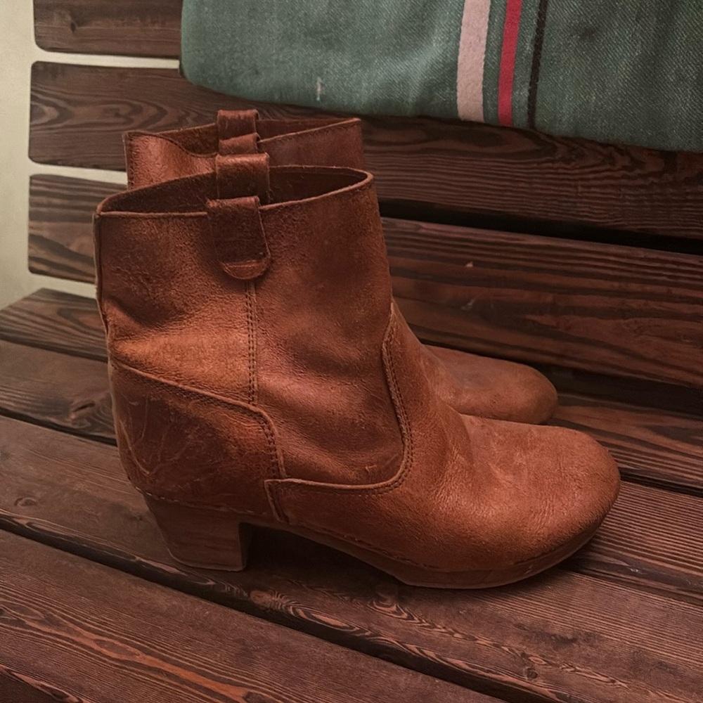 Sanita camel colored boots